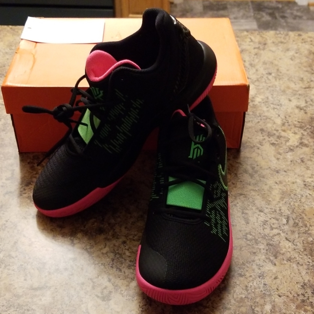 Nike Kyrie Flytrap 2 Size 10.5 Black/Pink